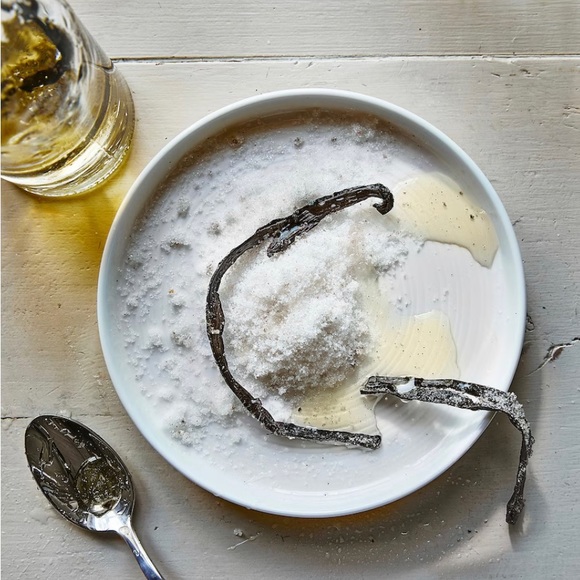 30 IKEA JÄMLIK Vanilla Scented tealight Candles - Picture 3 of 3